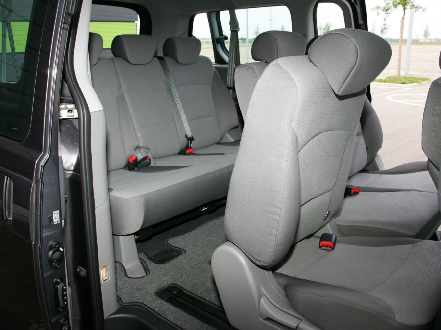  Hyundai H-1 Wagon 2007 года  (фото 12 из 15)